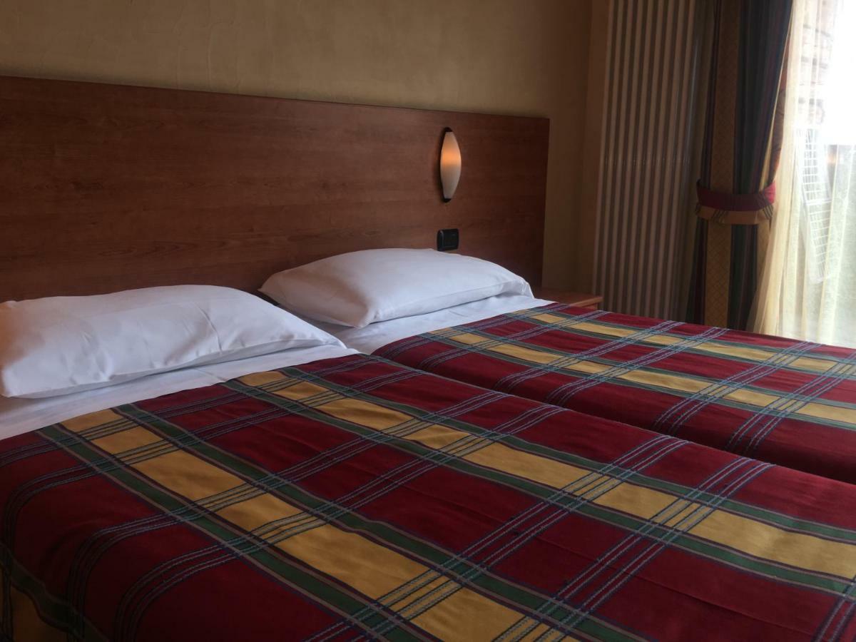 Ski Holidays Apartments Livigno Exteriör bild